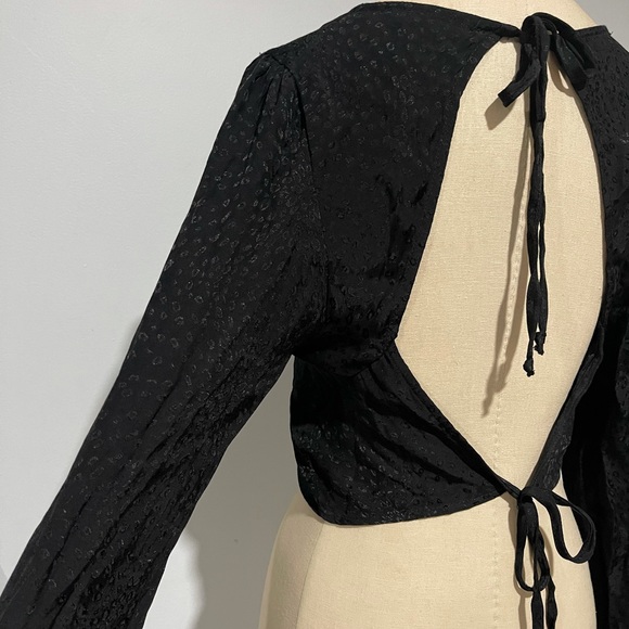 Urban romantic Open back crop long sleeve animal Print top size large - Picture 4 of 12